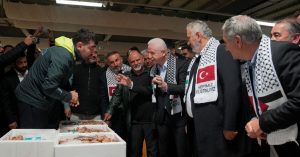 صيادو إسطنبول يتبرعون بدخل يوم لغزة