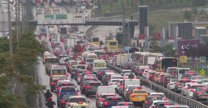 الأمطار الغزيرة تشل حركة المرور في إسطنبول