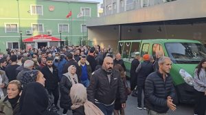 تشييع سيدة دهستها حافلة في اسطنبول.