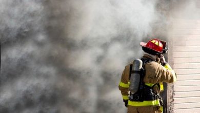 حريق في مدرسة باكركوي بإسطنبول: إجلاء الطلاب والجهود جارية لإخماده